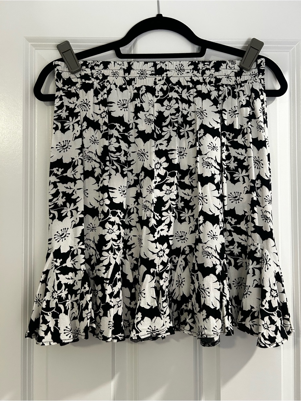 NWOT Loft Black & White Floral Ruffle Hem Skirt, sz S